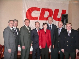 Die Beckumer CDU Vorstände mit Staatssekretär Dr. Paziorek, MdB, Landrat Dr. Kirsch, Bürgermeister Dr. Stothmann und dem Kreisvorsitzenden R. Sendker, MdL