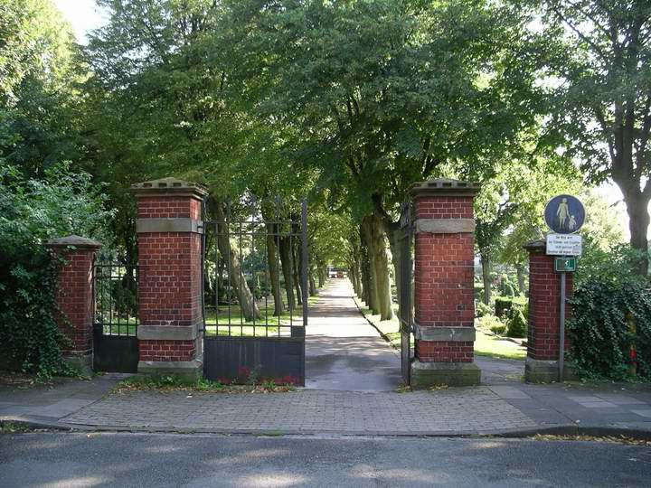 Eingang zum Friedhof an der Elisabethstraße