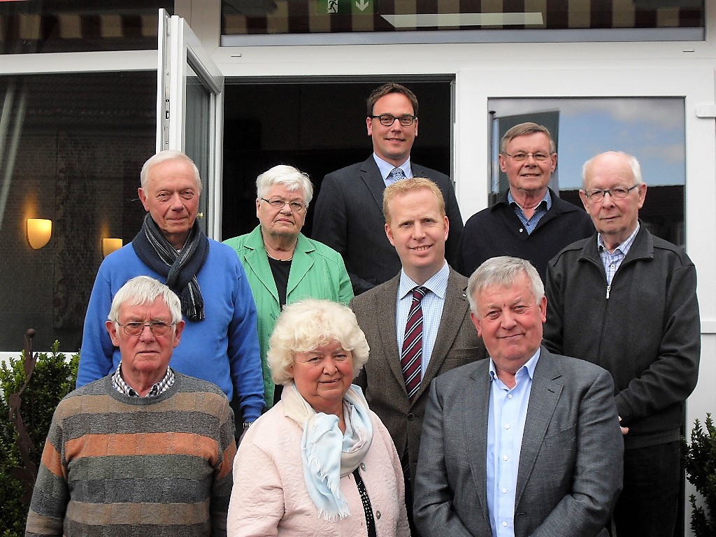 Der neue Vorstand der Seniorenunion Beckum mit dem neuen Fraktionsvorsitzenden Markus Höner, MdL Henning Rehbaum  und Resi Gerwing 