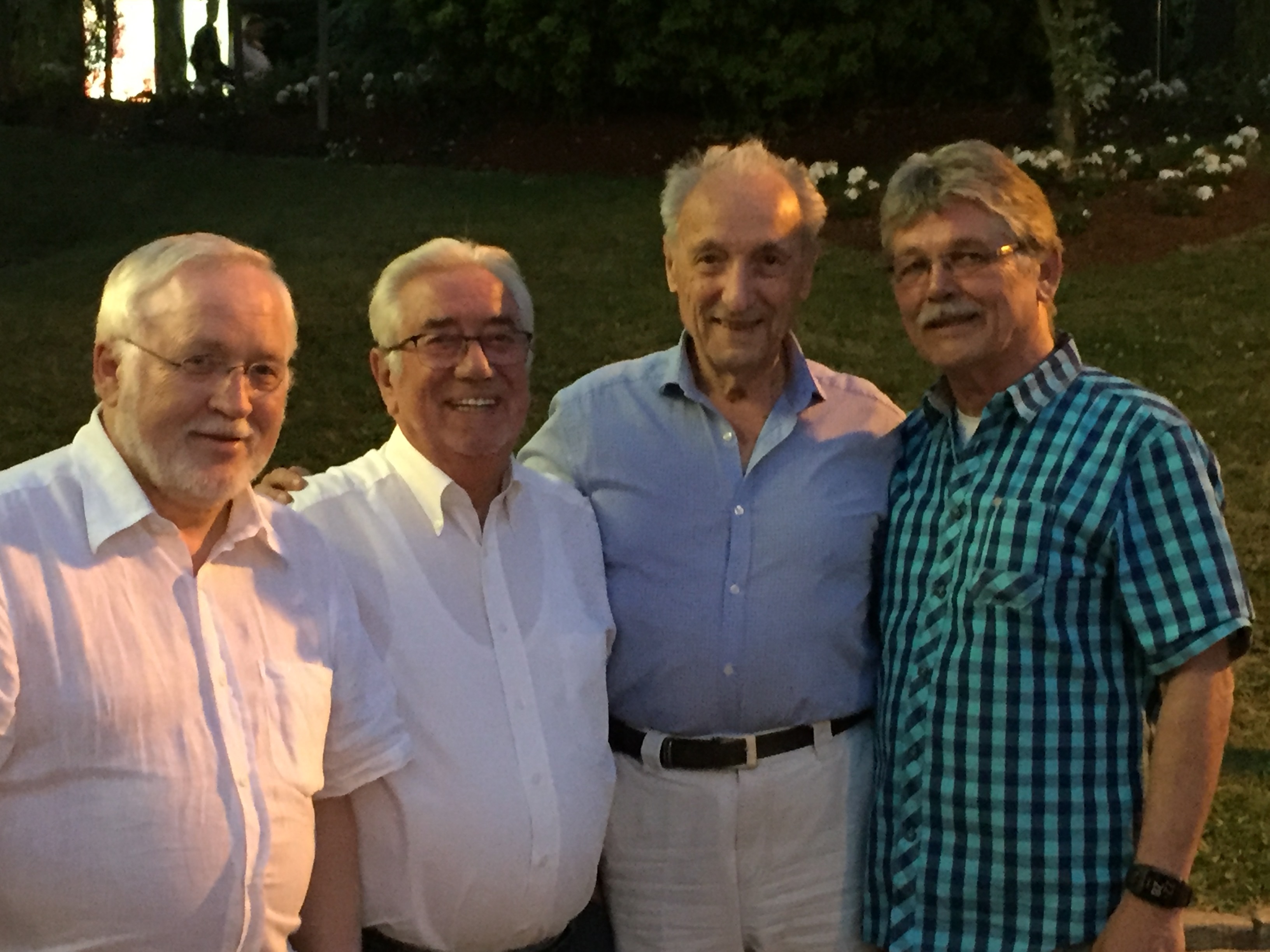 Bild mit Jean-Louis Gasquet und den Ratsmitgliedern Rudolf und Peter Goriss (li. u. re.) begleitet von Stefan Burek  aus Beckum