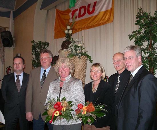 Werner Knepper und Christoph Pundt nahmen die neuen Kandidaten für die Kreistagswahl gerne in ihre Mitte.
