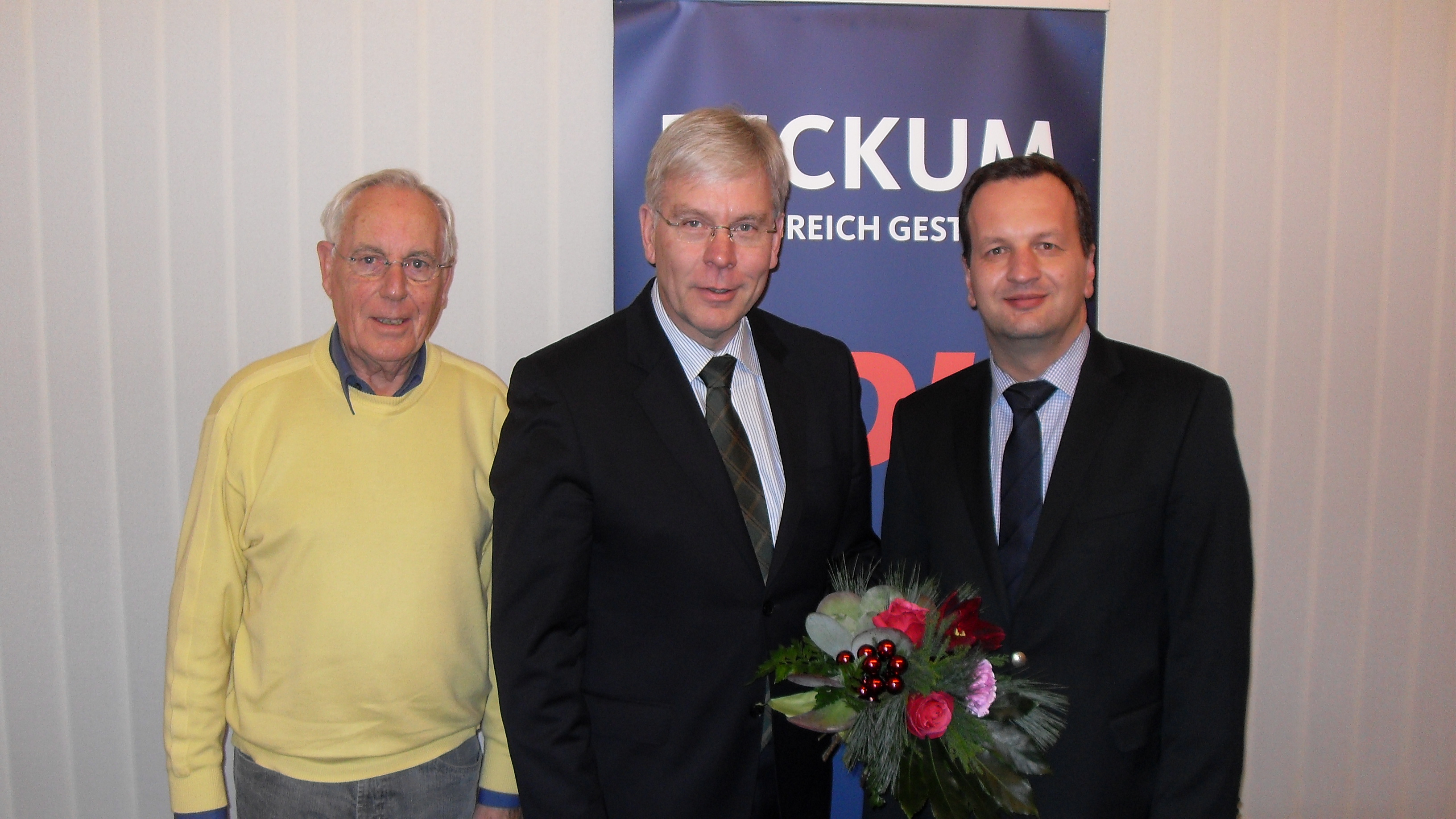 Der neu gewählte Vorsitzende der CDU-Fraktion im Rat der Stadt Beckum Christoph Pundt (r.), der bisherige Amtsinhaber Werner Knepper,(m.) und  CDU-Fraktionsgeschäftsführer Joachim Mücke (l.)